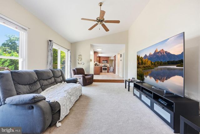 8213 CRACKLING FIRE DR, Gainesville, VA 20155