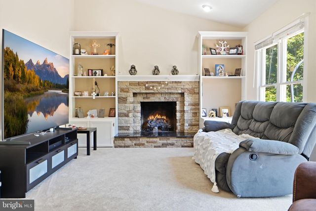 8213 CRACKLING FIRE DR, Gainesville, VA 20155