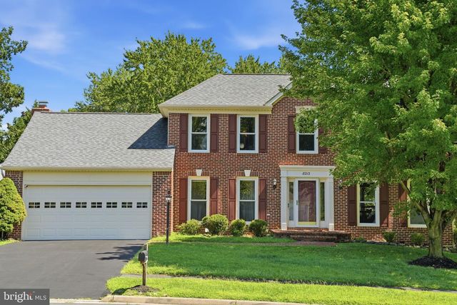 8213 CRACKLING FIRE DR, Gainesville, VA 20155