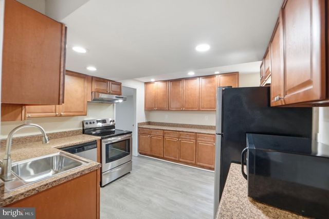 8213 CRACKLING FIRE DR, Gainesville, VA 20155