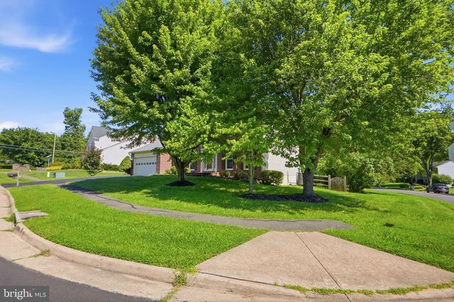 8213 CRACKLING FIRE DR, Gainesville, VA 20155