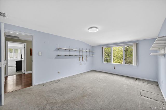 24 Thorngrove Lane, Dix Hills, NY 11746