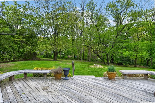 24 Thorngrove Lane, Dix Hills, NY 11746