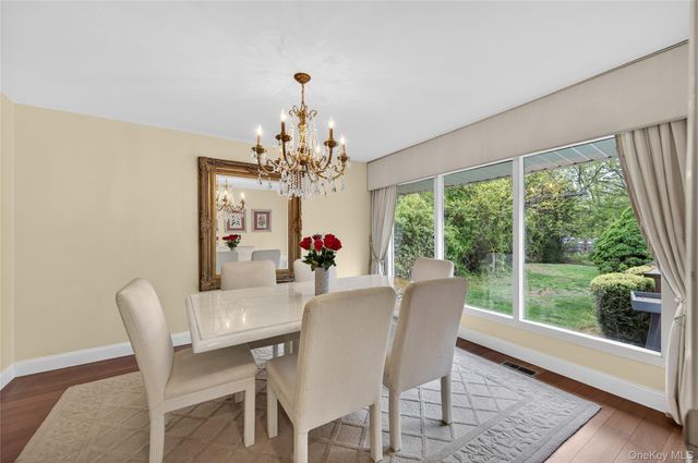 24 Thorngrove Lane, Dix Hills, NY 11746