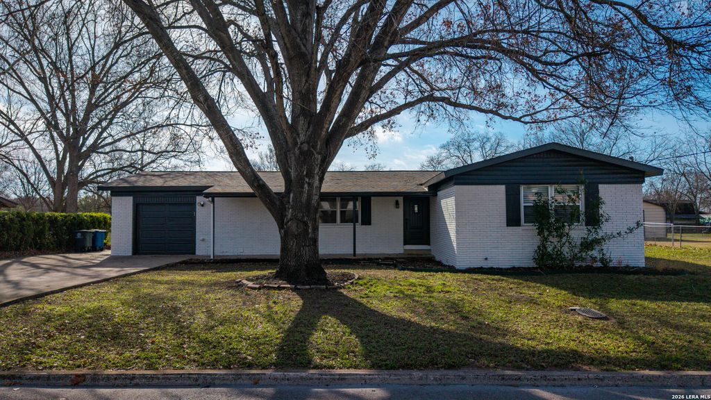 1232 Rivercrest Drive, New Braunfels, TX 78130