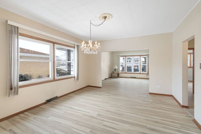 606 De Angelis Court, Chicago Heights, IL 60411