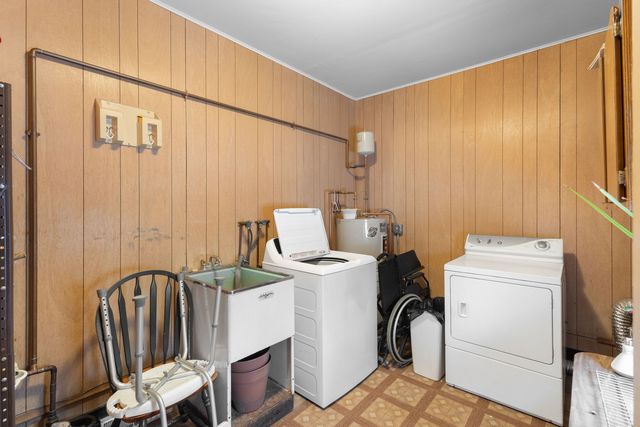 606 De Angelis Court, Chicago Heights, IL 60411