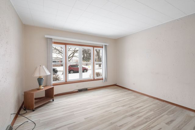 606 De Angelis Court, Chicago Heights, IL 60411