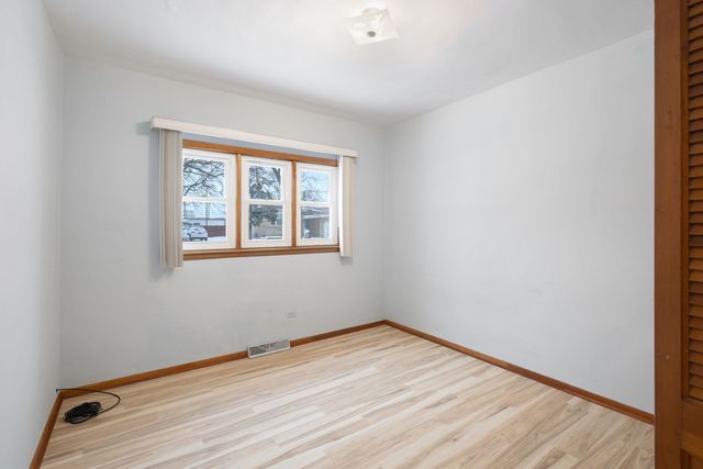 606 De Angelis Court, Chicago Heights, IL 60411