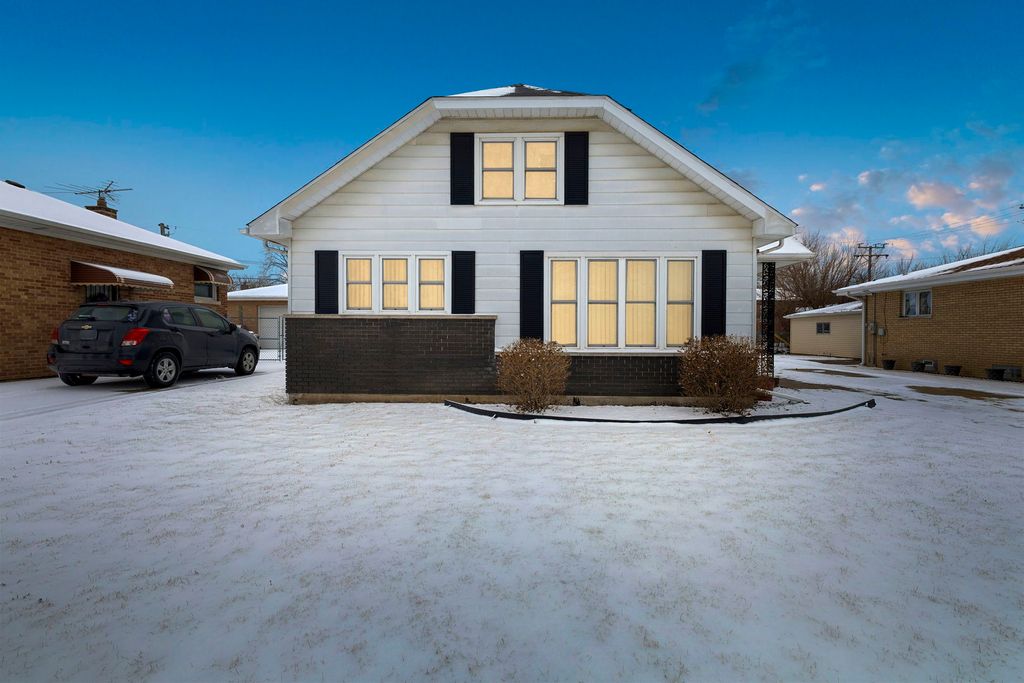 606 De Angelis Court, Chicago Heights, IL 60411