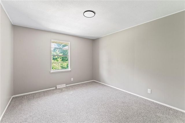 14832 E Nickell Avenue, Independence, MO 64050