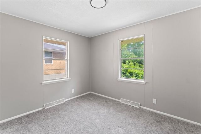 14832 E Nickell Avenue, Independence, MO 64050