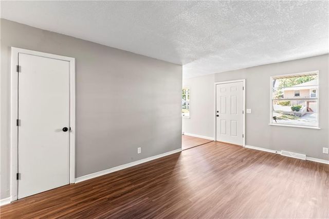 14832 E Nickell Avenue, Independence, MO 64050