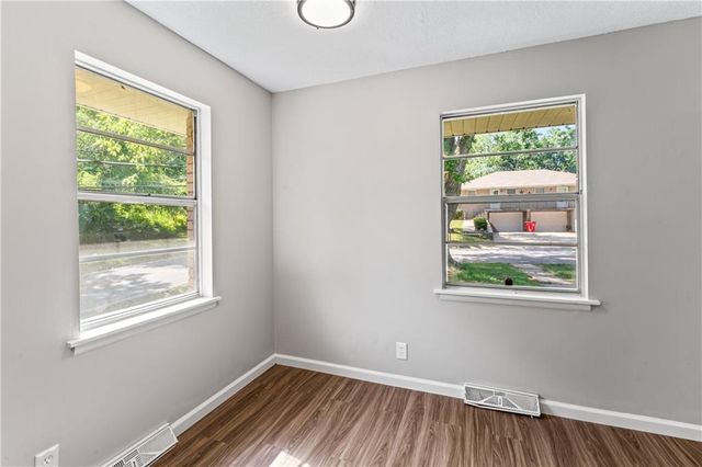 14832 E Nickell Avenue, Independence, MO 64050