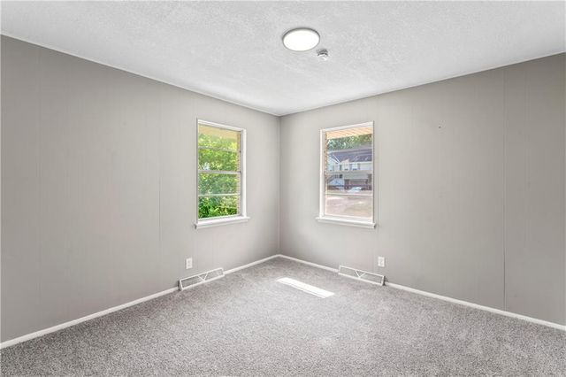 14832 E Nickell Avenue, Independence, MO 64050