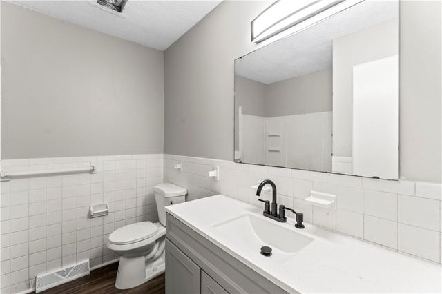 14832 E Nickell Avenue, Independence, MO 64050