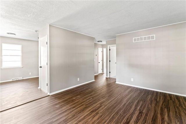 14832 E Nickell Avenue, Independence, MO 64050