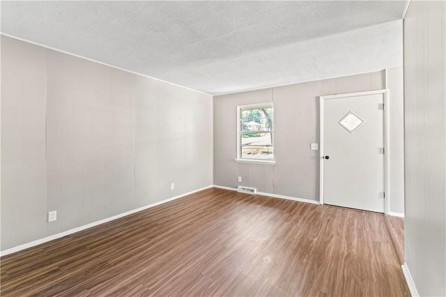 14832 E Nickell Avenue, Independence, MO 64050