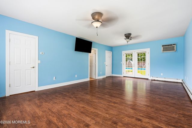 910 Somerset Drive, Toms River, NJ 08753