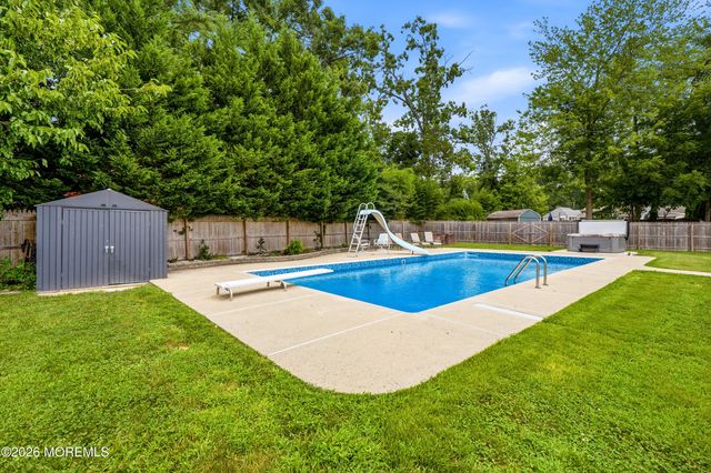 910 Somerset Drive, Toms River, NJ 08753