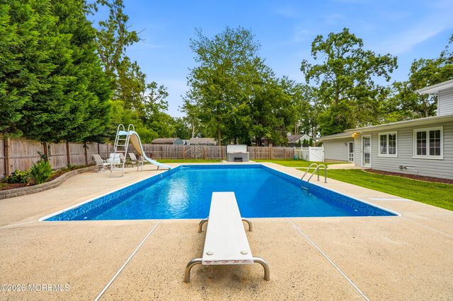 910 Somerset Drive, Toms River, NJ 08753