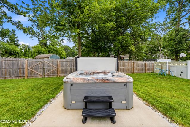 910 Somerset Drive, Toms River, NJ 08753
