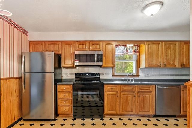 3 Cortland Drive, Salem, NH 03079