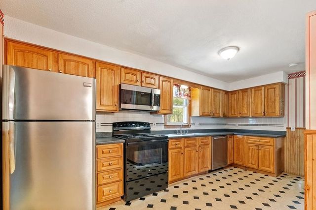 3 Cortland Drive, Salem, NH 03079
