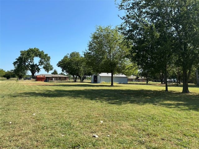 1689 W FM 898, Bonham, TX 75418