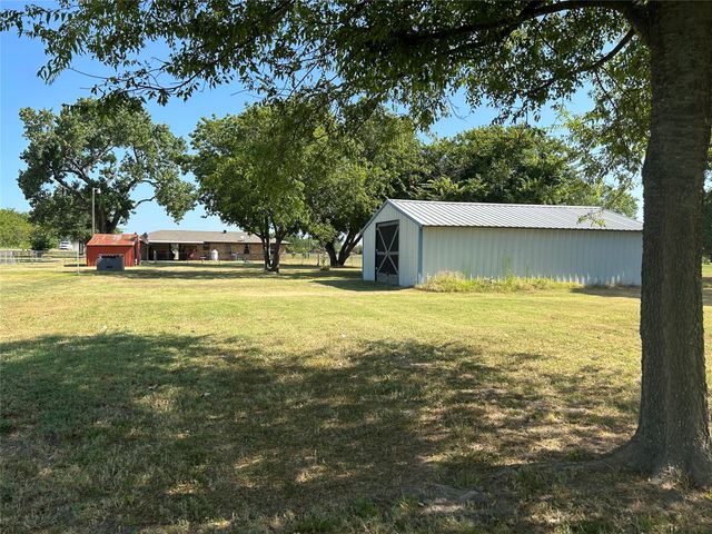 1689 W FM 898, Bonham, TX 75418