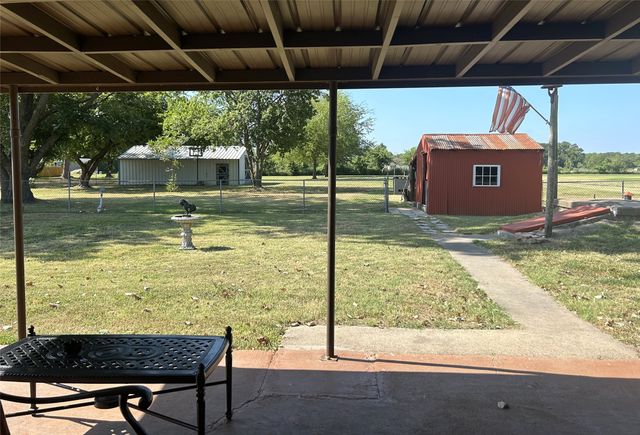 1689 W FM 898, Bonham, TX 75418