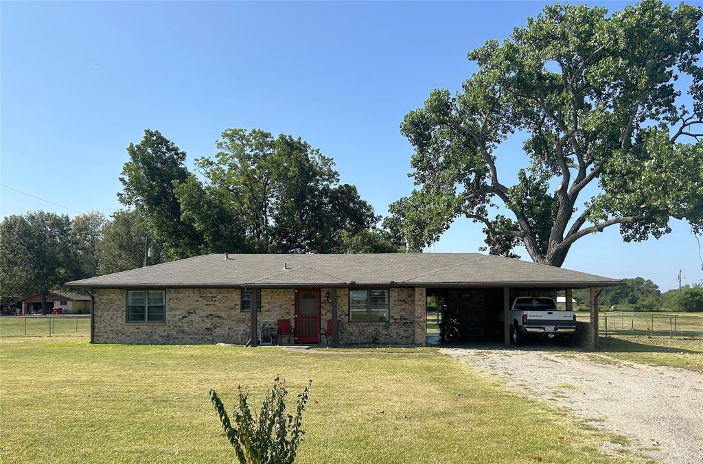 1689 W FM 898, Bonham, TX 75418