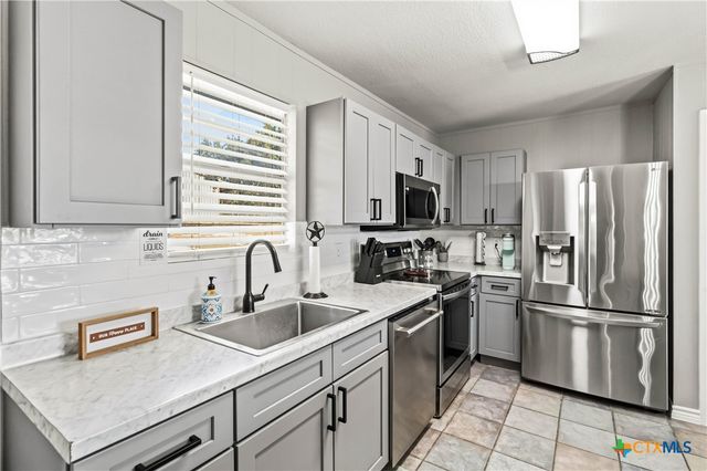2123 Canyon Lake Drive, Canyon Lake, TX 78133