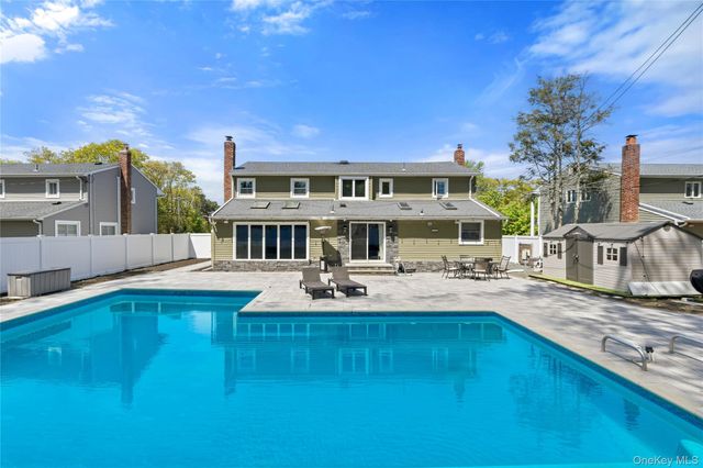50 Abbot Road, Smithtown, NY 11787