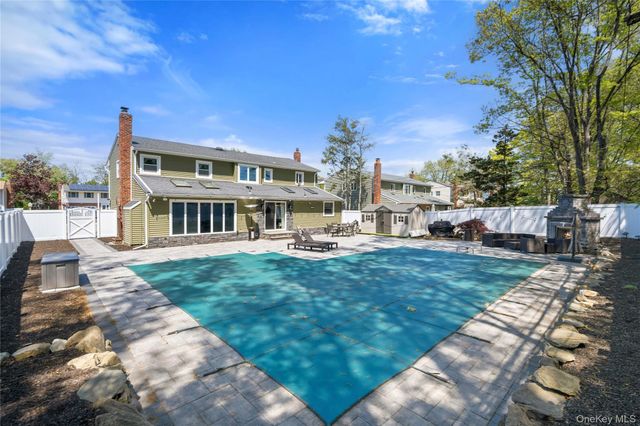 50 Abbot Road, Smithtown, NY 11787