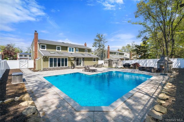 50 Abbot Road, Smithtown, NY 11787