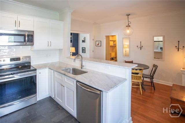 218 E 33rd Street, Savannah, GA 31401