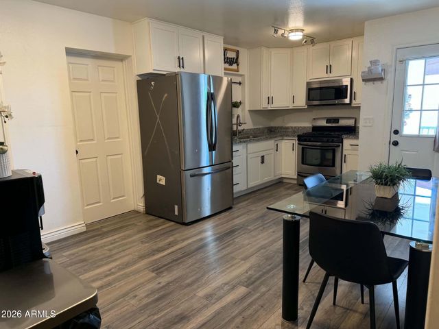 6733 W ORANGE Drive, Glendale, AZ 85303