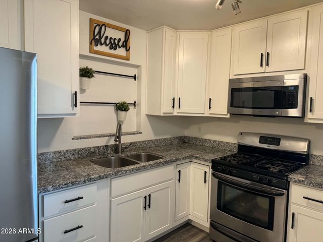 6733 W ORANGE Drive, Glendale, AZ 85303