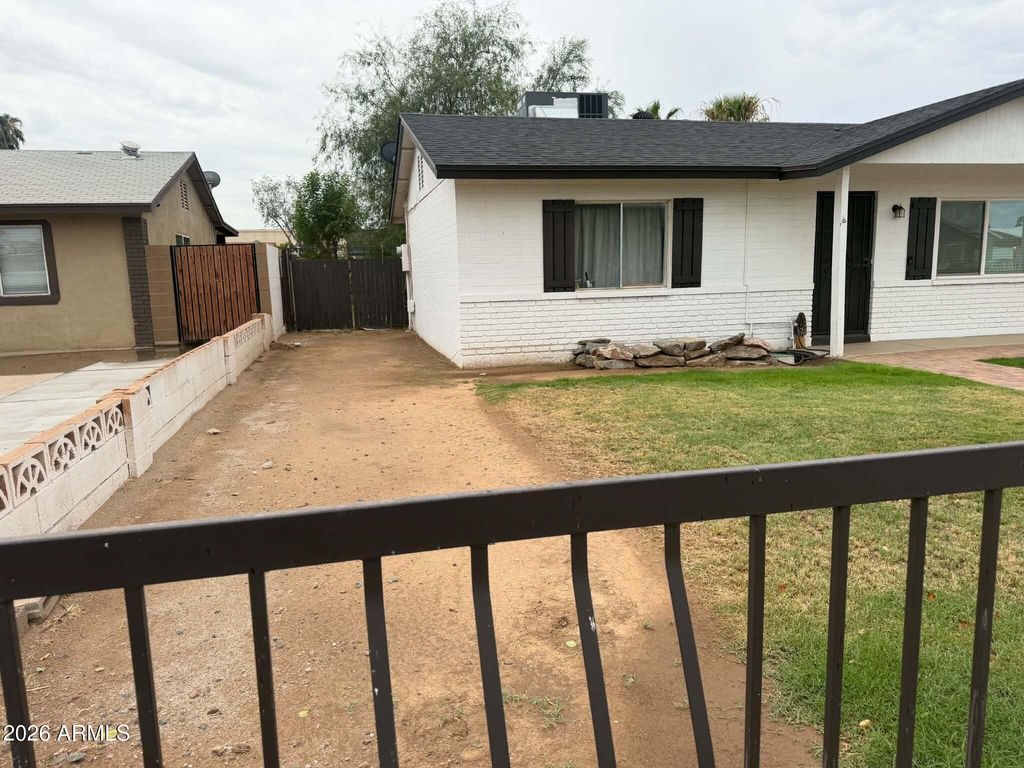 6733 W ORANGE Drive, Glendale, AZ 85303 — photo 3