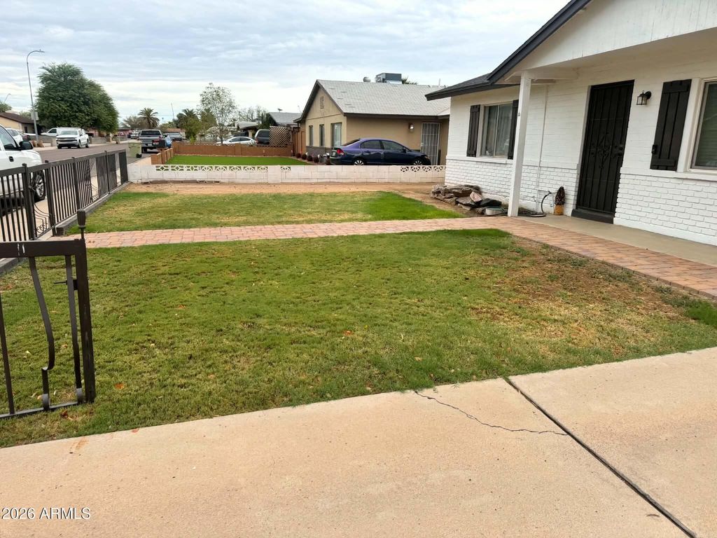 6733 W ORANGE Drive, Glendale, AZ 85303 — photo 4