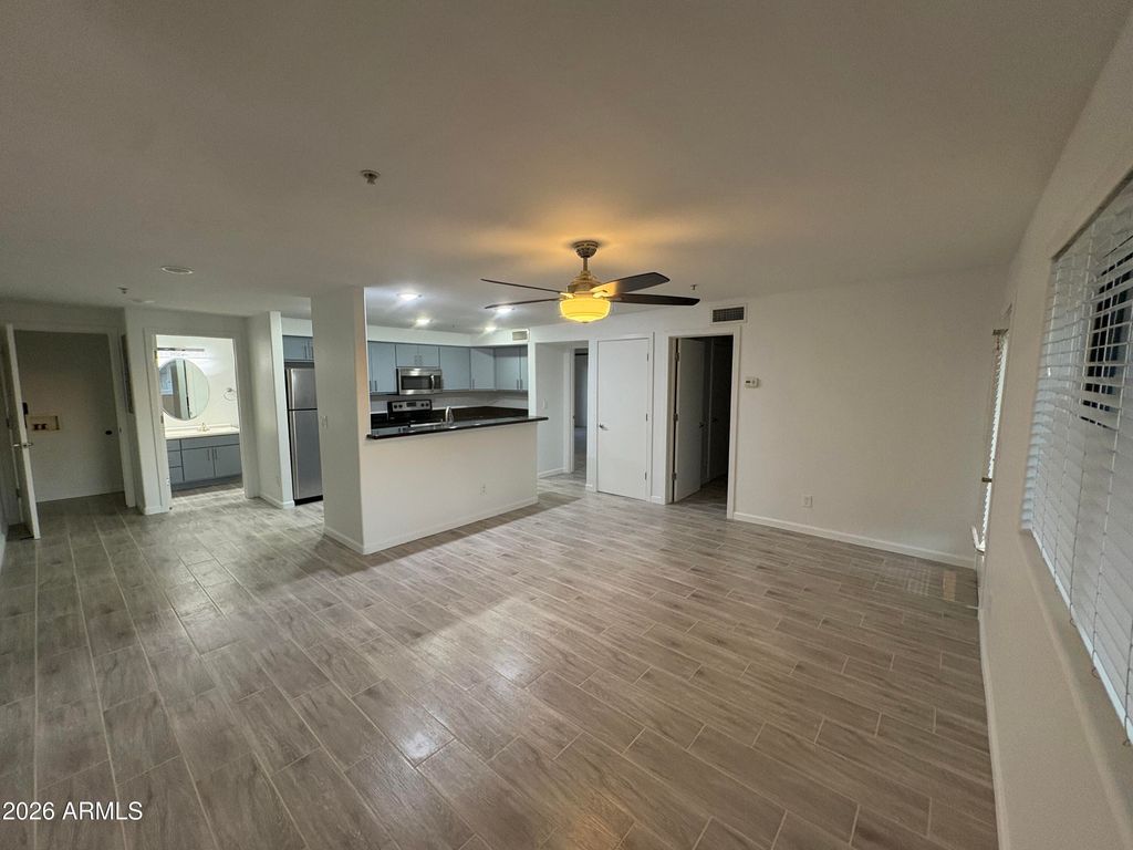 724 E DEVONSHIRE Avenue 302, Phoenix, AZ 85014 — photo 2
