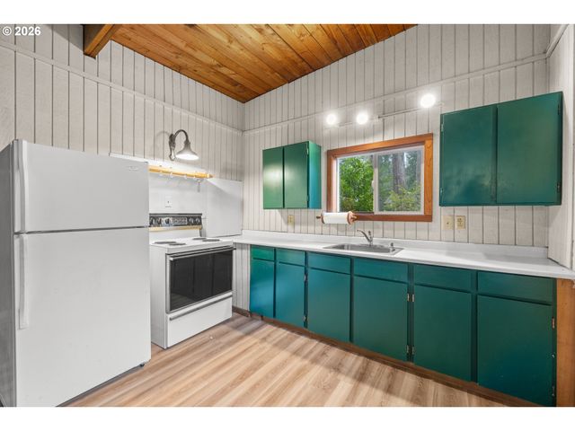 15094 CREEK VIEW Ln, Vernonia, OR 97064