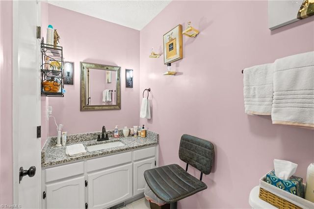 242 Northpoint Avenue C, High Point, NC 27262