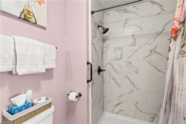 242 Northpoint Avenue C, High Point, NC 27262