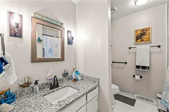 242 Northpoint Avenue C, High Point, NC 27262