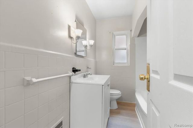 11110 Wayburn Street, Grosse Pointe, MI 48224