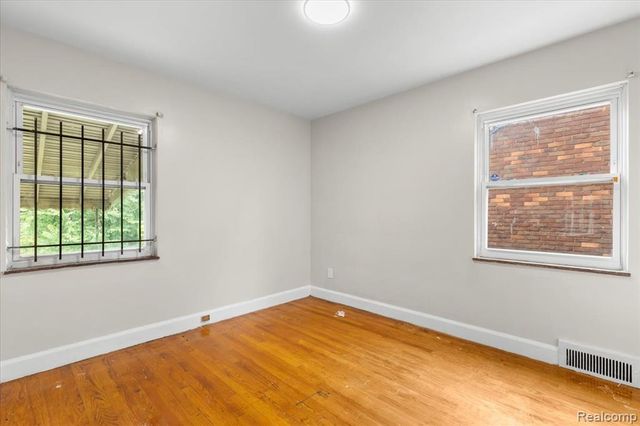 11110 Wayburn Street, Grosse Pointe, MI 48224