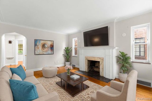 11110 Wayburn Street, Grosse Pointe, MI 48224