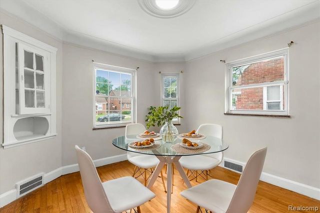 11110 Wayburn Street, Grosse Pointe, MI 48224